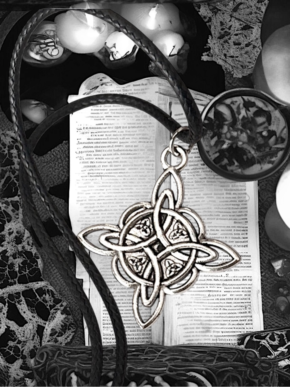 5 For $25💫Silver Celtic Knot Pendant Necklace
